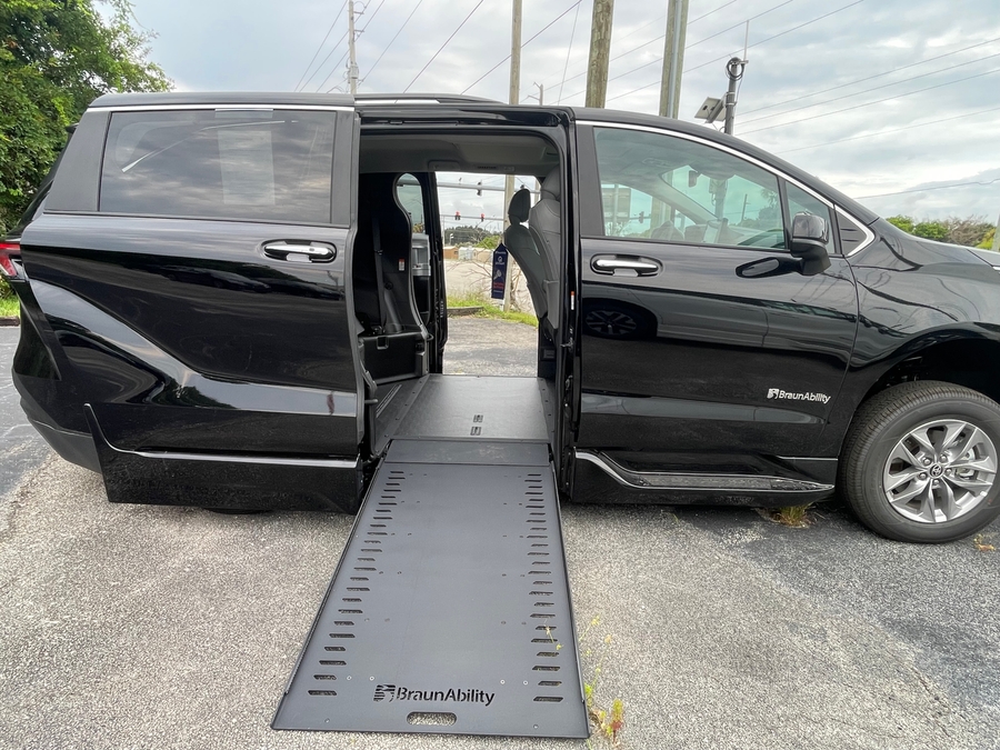 Black Toyota Sienna image number 12