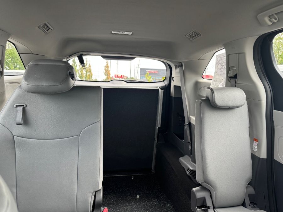 2024 TOYOTA SIENNA - Image 18