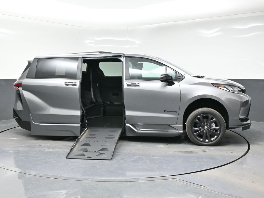 New 2026 Toyota Sienna Hybrid XSE Sport - BraunAbility Side Entry Entry Fold Out Automatic Ramp