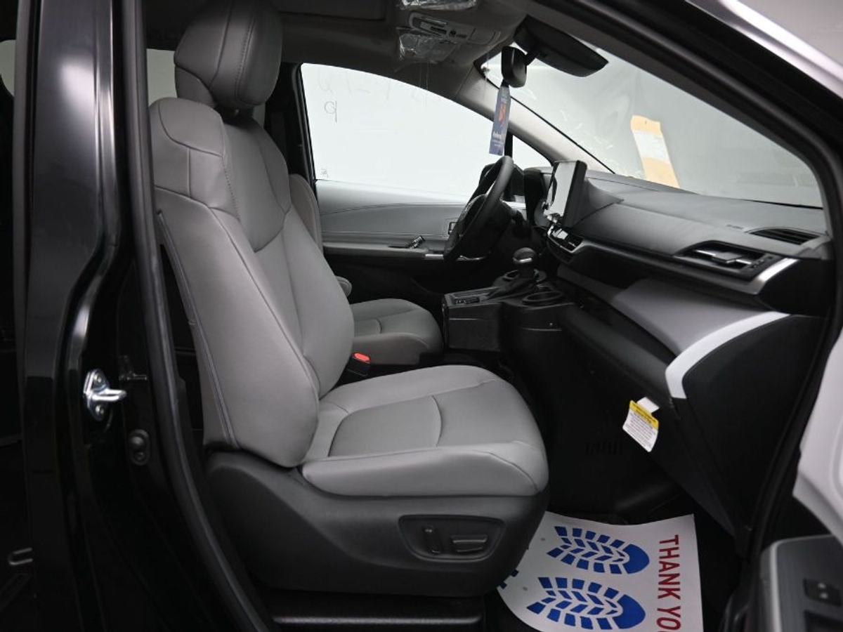 2025 TOYOTA SIENNA - Image 9