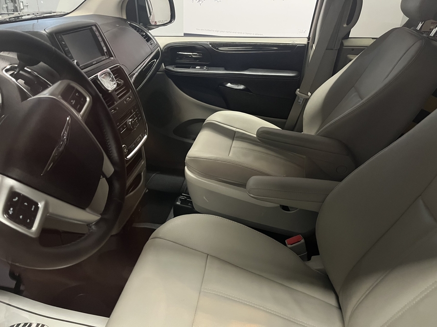 Used 2016 Chrysler Town and Country Touring - BraunAbility Side Entry Fold Out Automatic Ramp