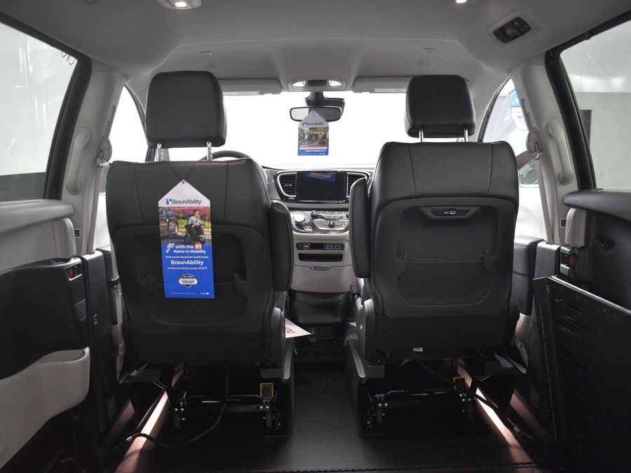 Used 2024 Chrysler Pacifica Touring L - BraunAbility Side Entry Entry Fold Out Automatic Ramp