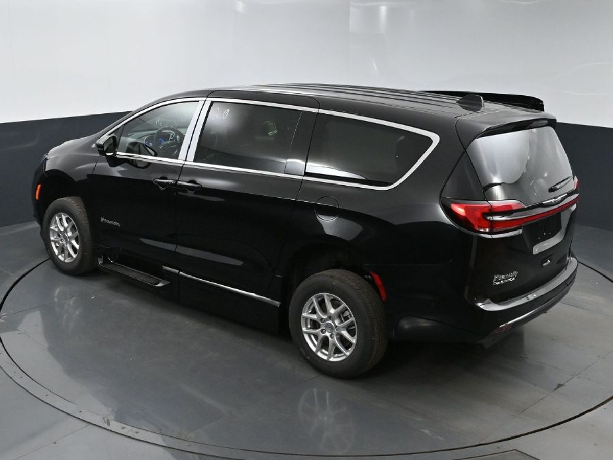 2025 CHRYSLER PACIFICA - Image 25