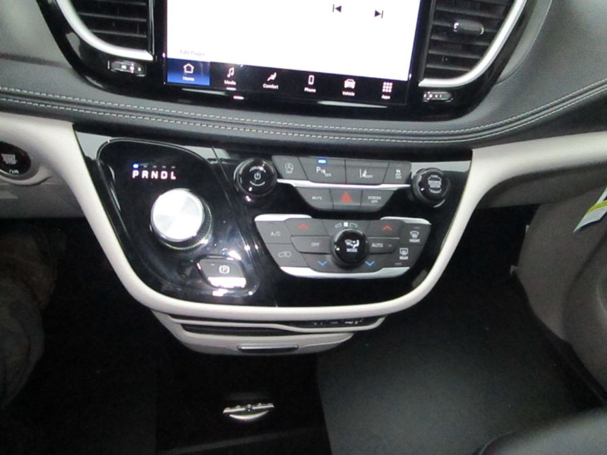 Número de imagen rojo Chrysler Pacifica 12