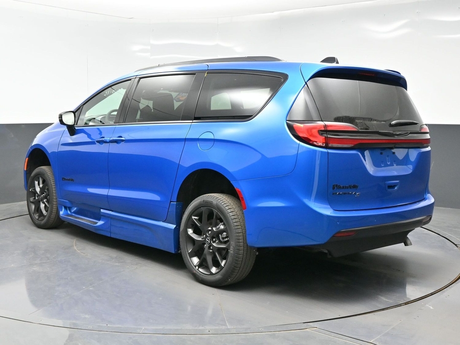 New 2026 Chrysler Pacifica Select Sport - BraunAbility Side Entry Entry Fold Out Automatic Ramp
