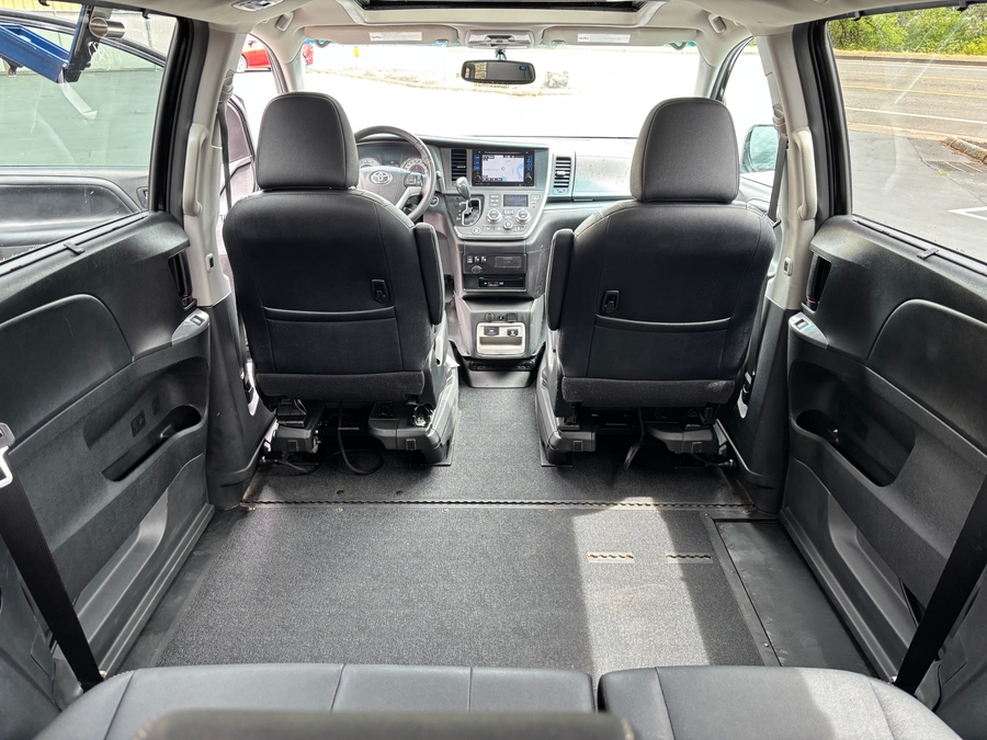 Used 2016 Toyota Sienna SE - BraunAbility Side Entry In Floor Automatic Ramp