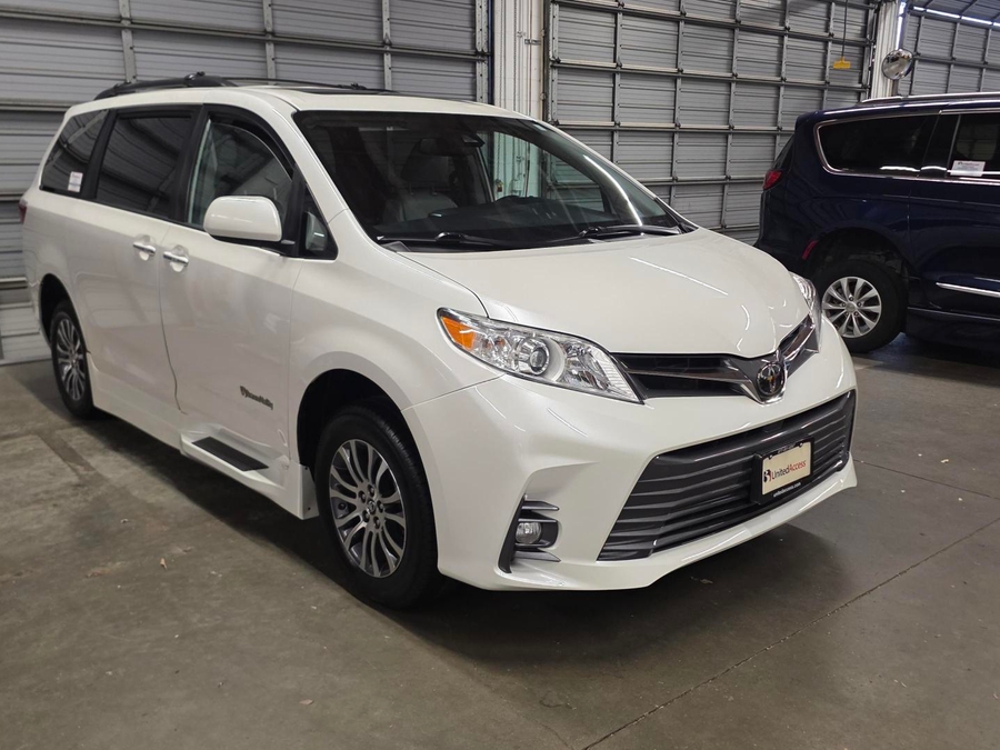 Used 2019 Toyota Sienna XLE - BraunAbility Side Entry Fold Out Automatic Ramp