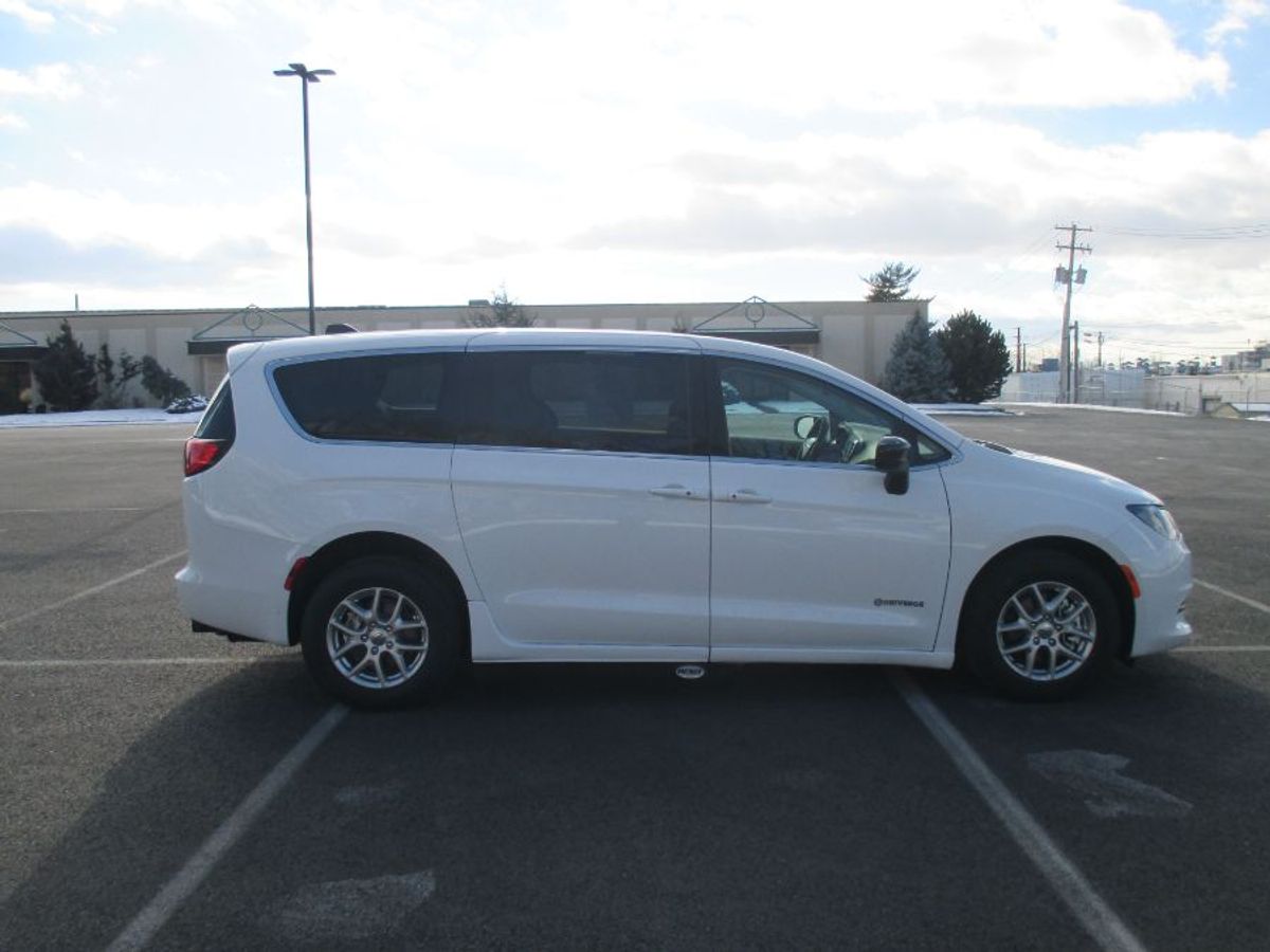 2024 CHRYSLER VOYAGER - Image 7