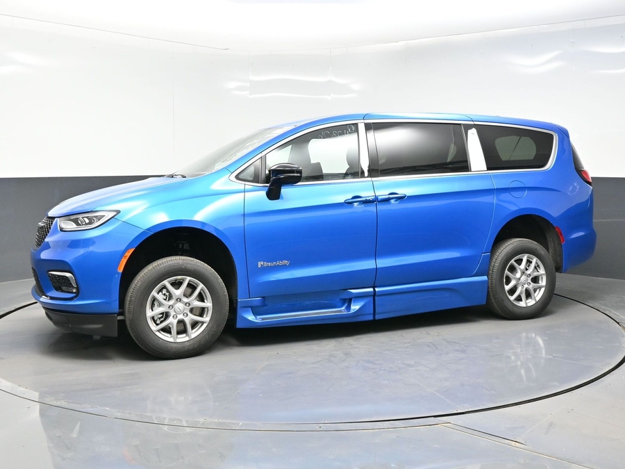 Blue Chrysler Pacifica image number 2