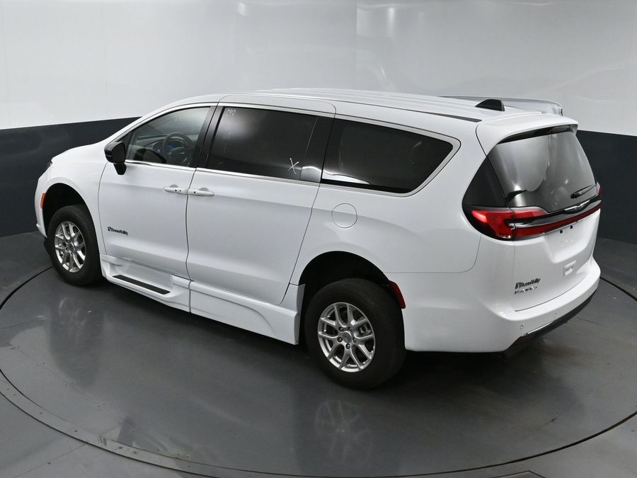 Used 2024 Chrysler Pacifica Touring L - BraunAbility Side Entry Entry Fold Out Automatic Ramp