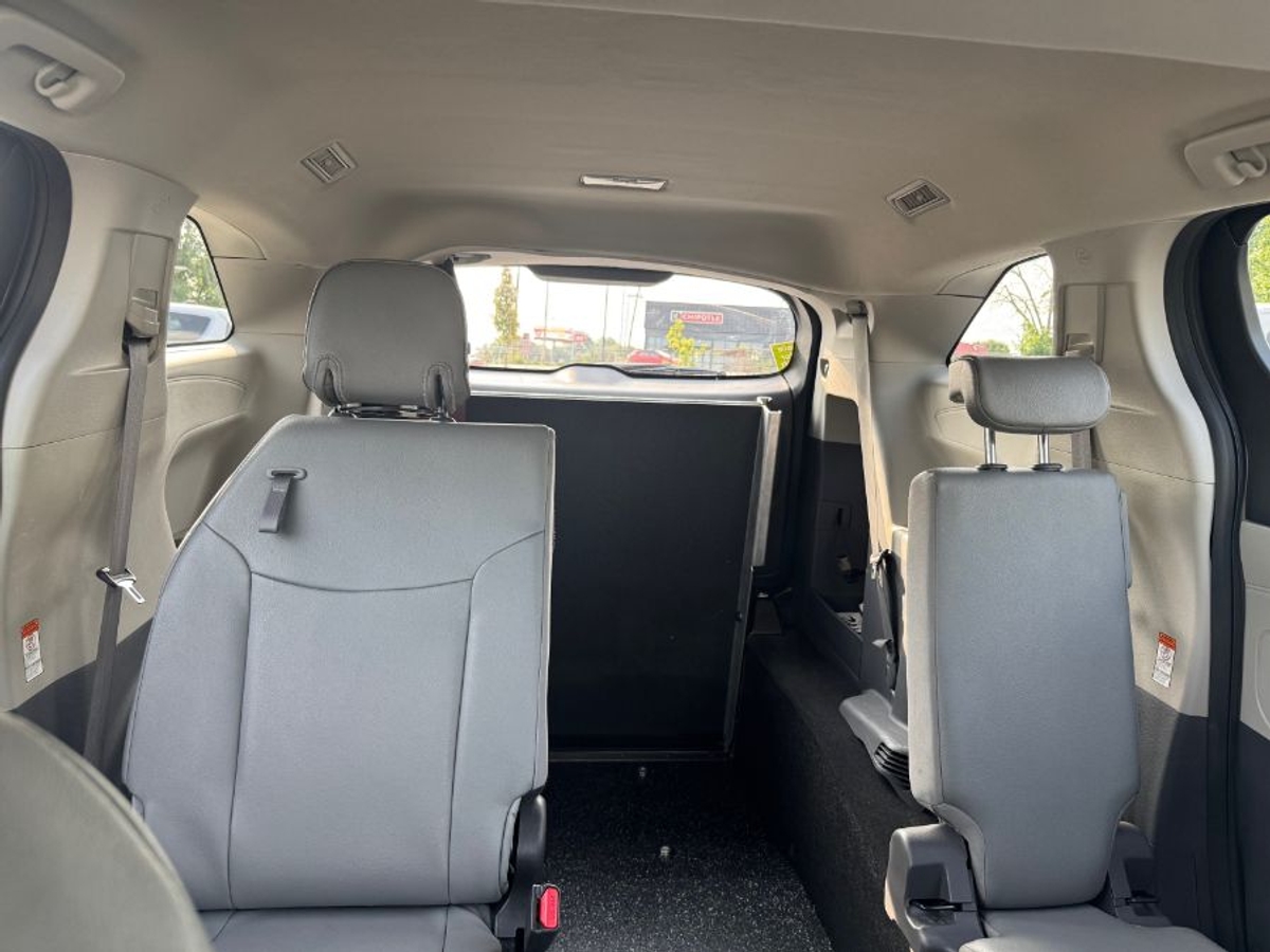 2024 TOYOTA SIENNA - Image 17