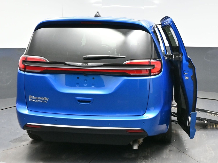 Blue Chrysler Pacifica image number 5
