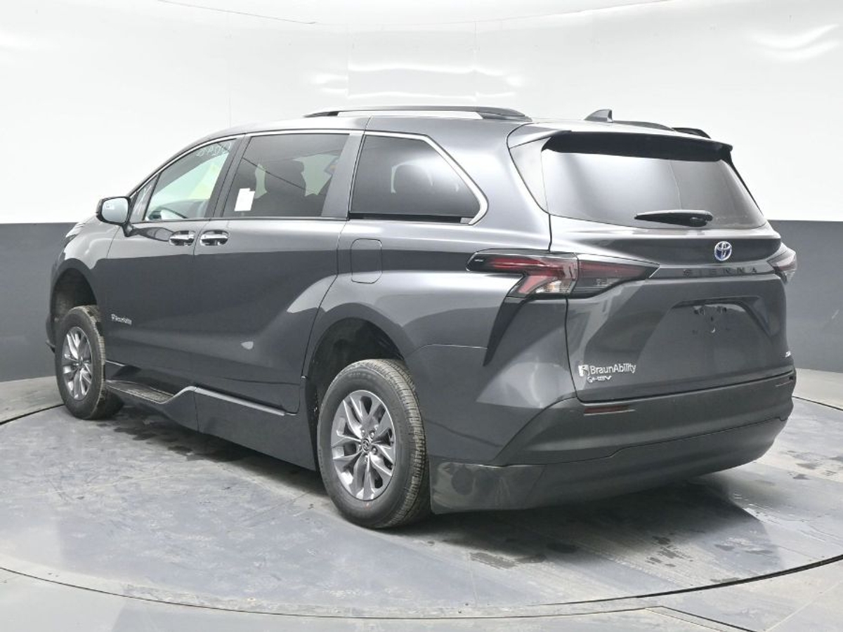 2025 TOYOTA SIENNA - Image 5