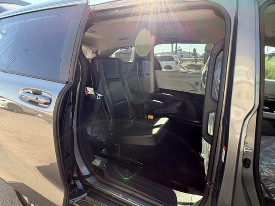 New 2026 Toyota Sienna Hybrid LE - Vantage Mobility Rear Entry Fold Out Manual Ramp
