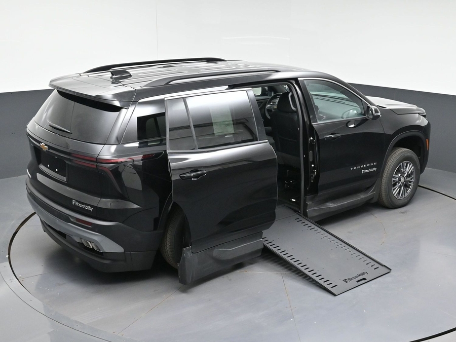 New 2026 Chevrolet Traverse 1LT - BraunAbility Side Entry In Floor Automatic Ramp