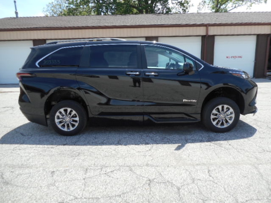 Black Toyota Sienna image number 6