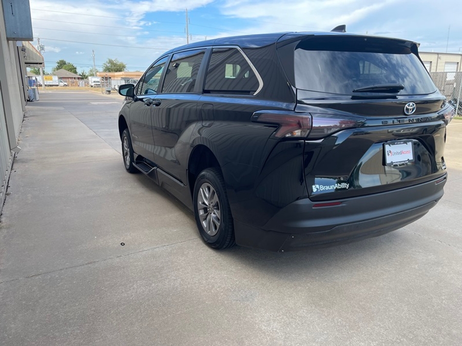 Used 2024 Toyota Sienna Hybrid LE Base - BraunAbility Side Entry Fold Out Automatic Ramp