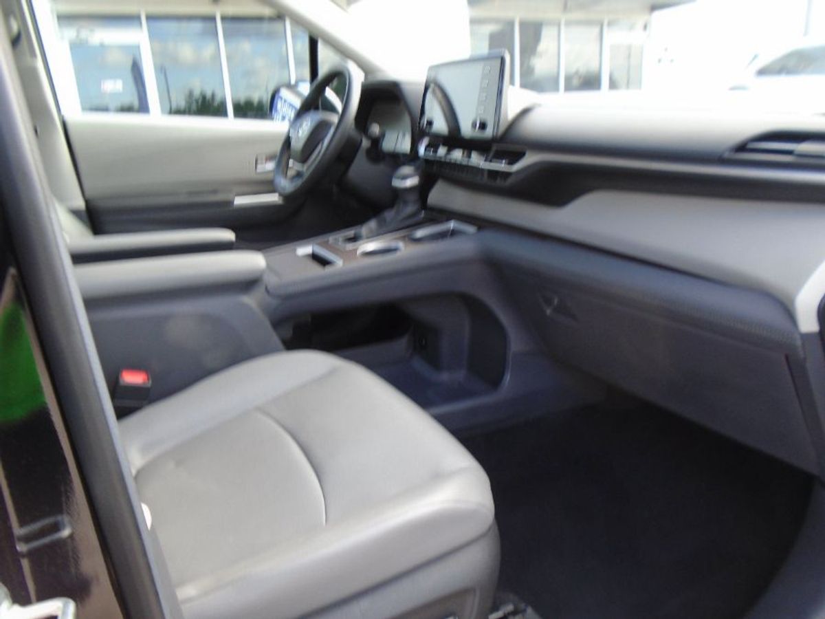 2024 TOYOTA SIENNA - Image 6