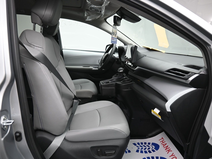 New 2025 Toyota Sienna Hybrid XLE Plus - BraunAbility Side Entry Entry Fold Out Automatic Ramp