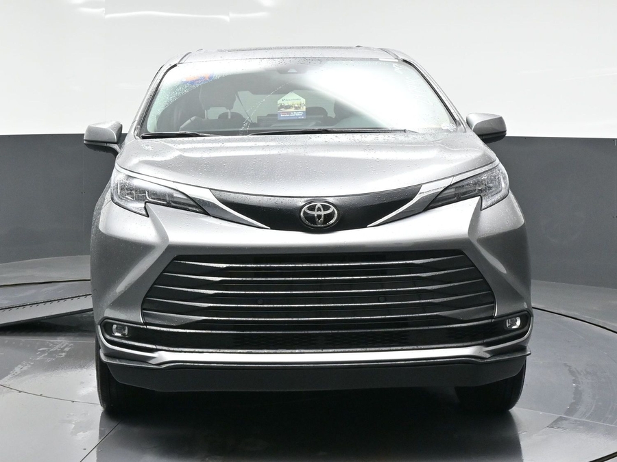 New 2026 Toyota Sienna Hybrid XLE Add - BraunAbility Side Entry In Floor Automatic Ramp