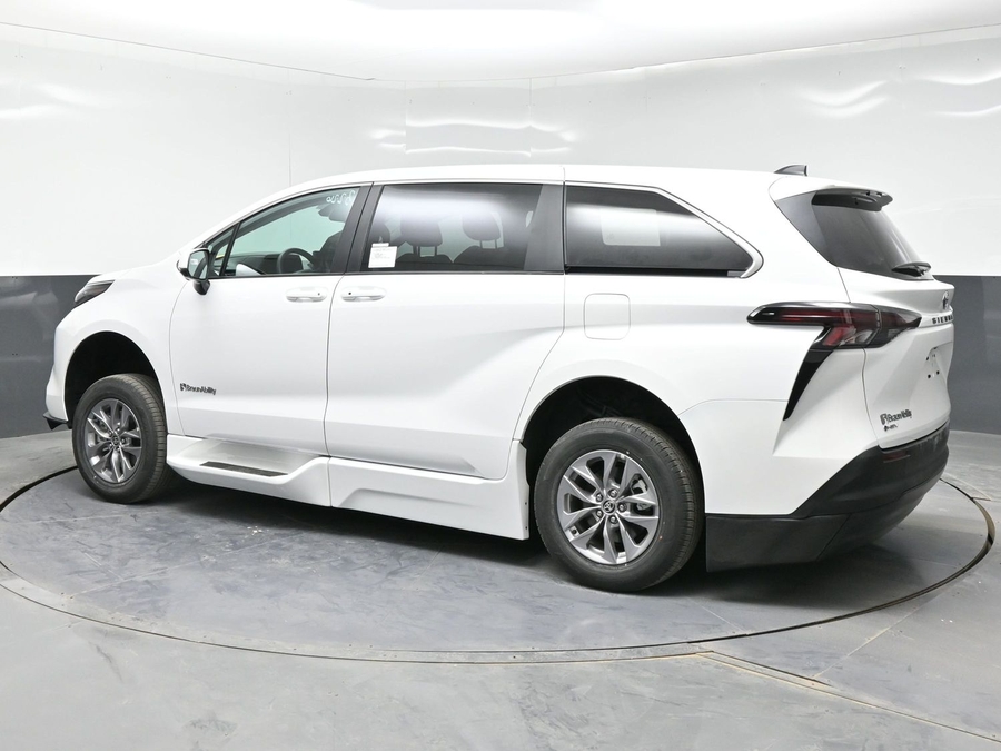New 2026 Toyota Sienna Hybrid LE - BraunAbility Side Entry Entry Fold Out Automatic Ramp