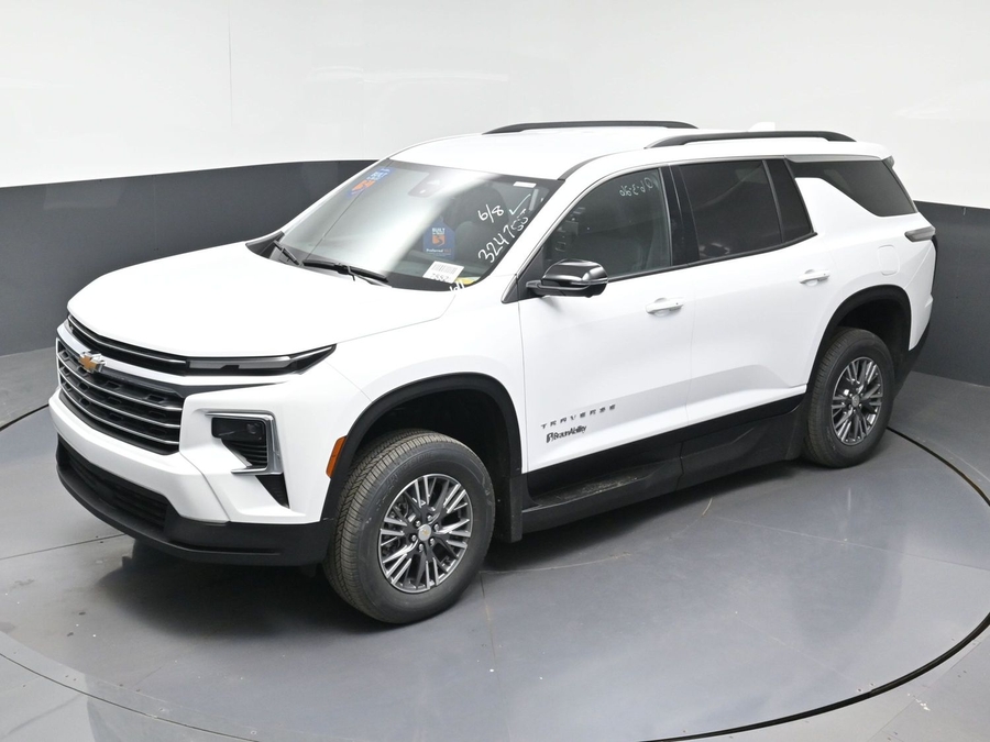 White Chevrolet Traverse image number 21