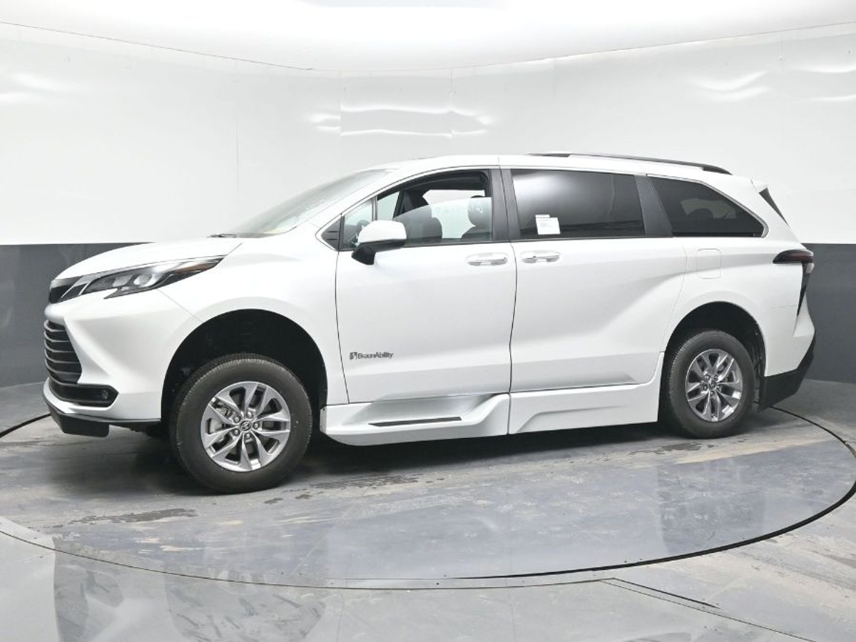 2025 TOYOTA SIENNA - Image 4