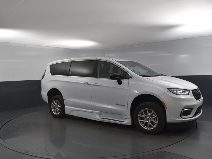 Used 2024 Chrysler Pacifica Touring L - BraunAbility Side Entry Entry Fold Out Automatic Ramp