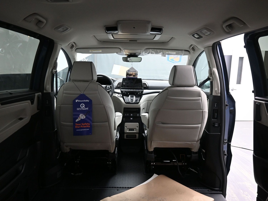 New 2026 Honda Odyssey Touring - BraunAbility Side Entry Entry In Floor Automatic Ramp