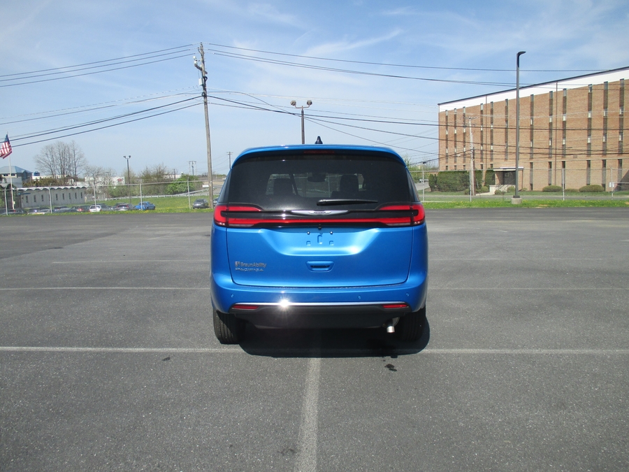 Blue Chrysler Pacifica image number 4
