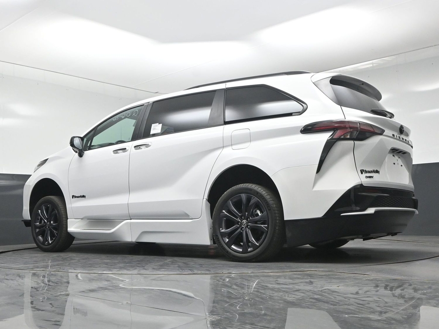 New 2026 Toyota Sienna Hybrid XSE Sport - BraunAbility Side Entry Fold Out Automatic Ramp