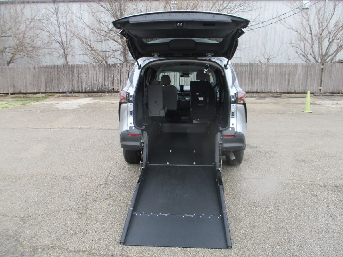 2025 TOYOTA SIENNA - Image 10