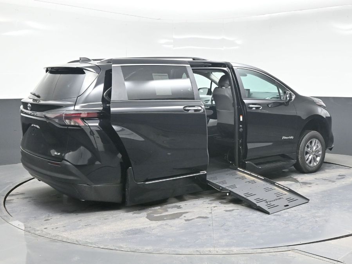 2025 TOYOTA SIENNA - Image 7