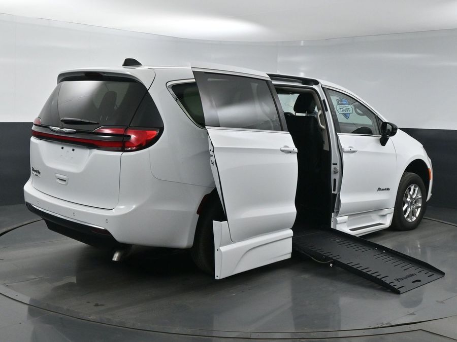 Used 2024 Chrysler Pacifica Touring L - BraunAbility Side Entry Entry Fold Out Automatic Ramp