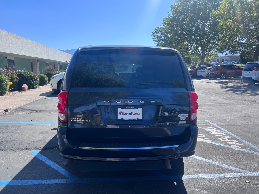 Used 2014 Dodge Grand Caravan SXT - BraunAbility Side Entry Fold Out Automatic Ramp