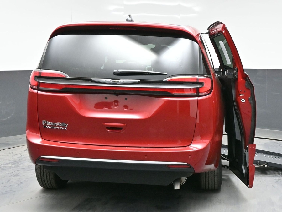 New 2026 Chrysler Pacifica Select Safety - BraunAbility Side Entry Fold Out Automatic Ramp