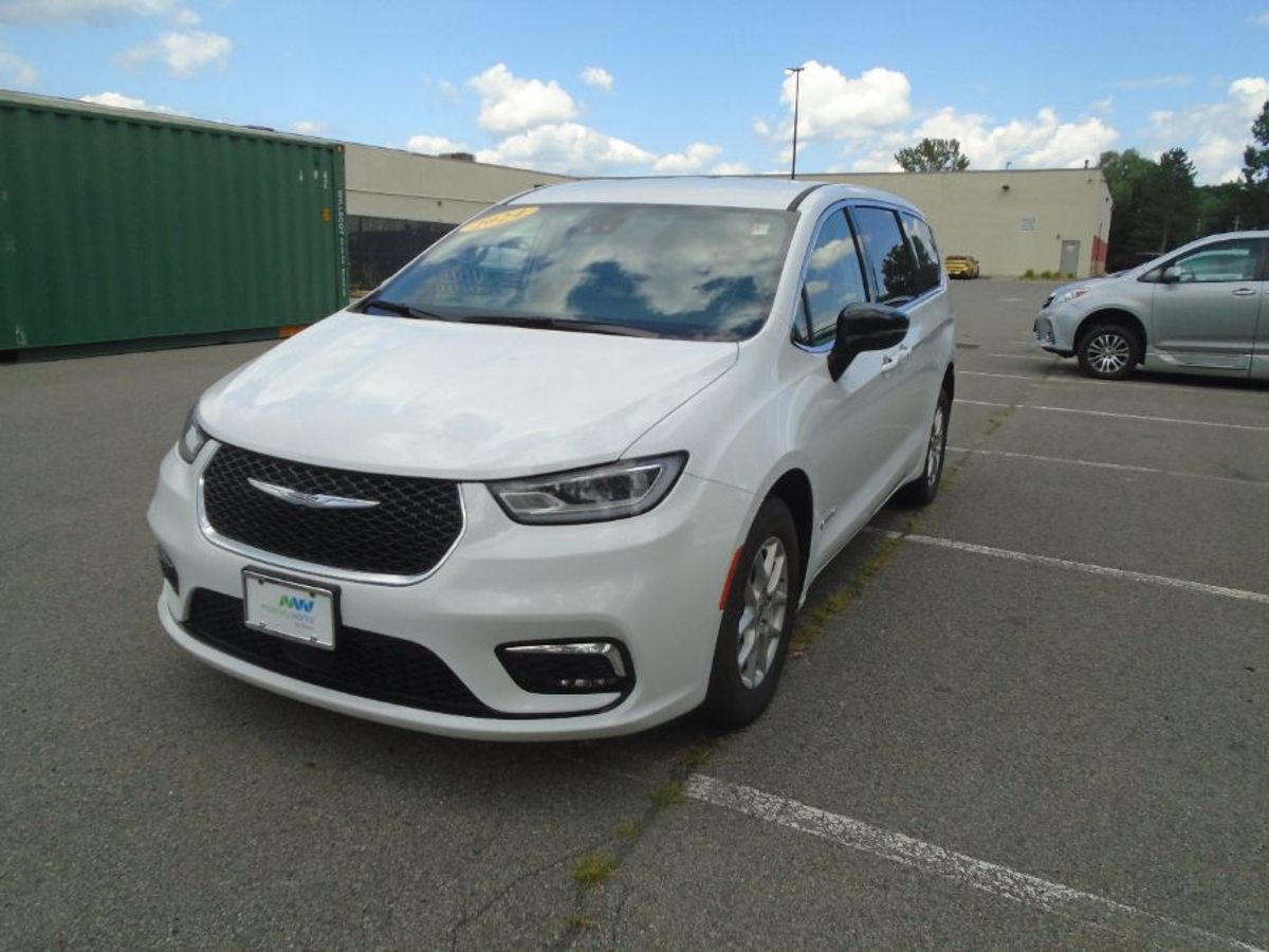 2024 CHRYSLER PACIFICA - Image 2