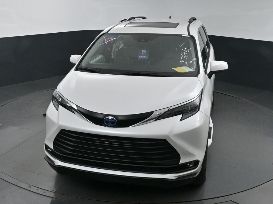 New 2025 Toyota Sienna Hybrid XLE Plus - BraunAbility Side Entry Entry In Floor Automatic Ramp