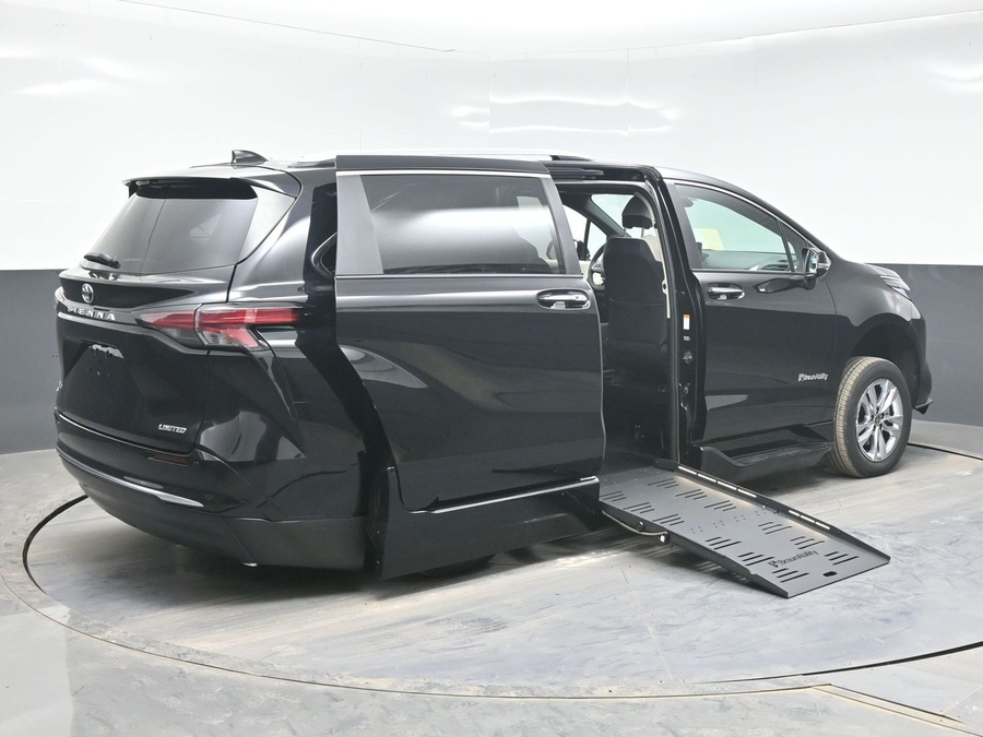 New 2026 Toyota Sienna Hybrid Limited - BraunAbility Side Entry Fold Out Automatic Ramp