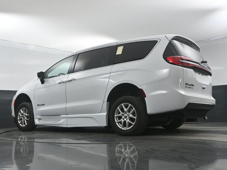 Used 2024 Chrysler Pacifica Touring L - BraunAbility Side Entry Entry In Floor Automatic Ramp