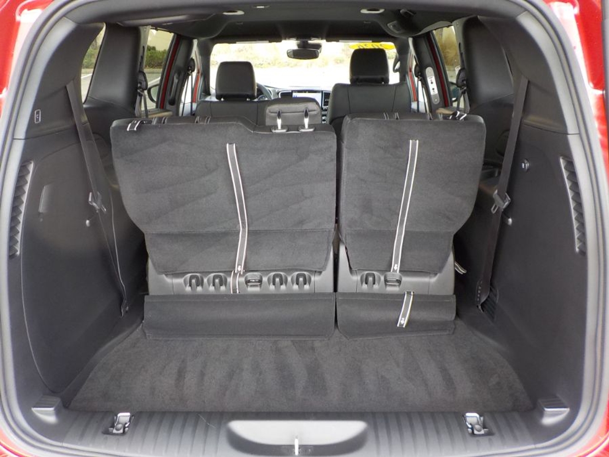 Red Chrysler Pacifica image number 18