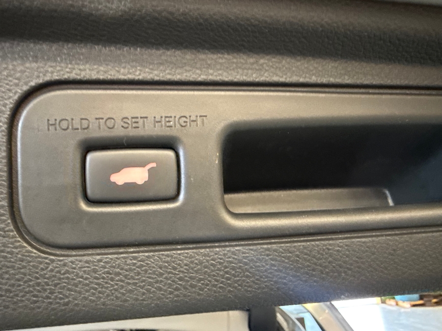 Silver Honda Odyssey image number 8