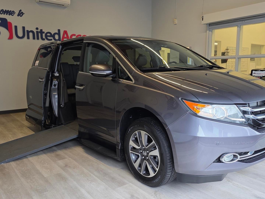Used 2015 Honda Odyssey Touring Elite - VMI Side Entry Entry In Floor Automatic Ramp