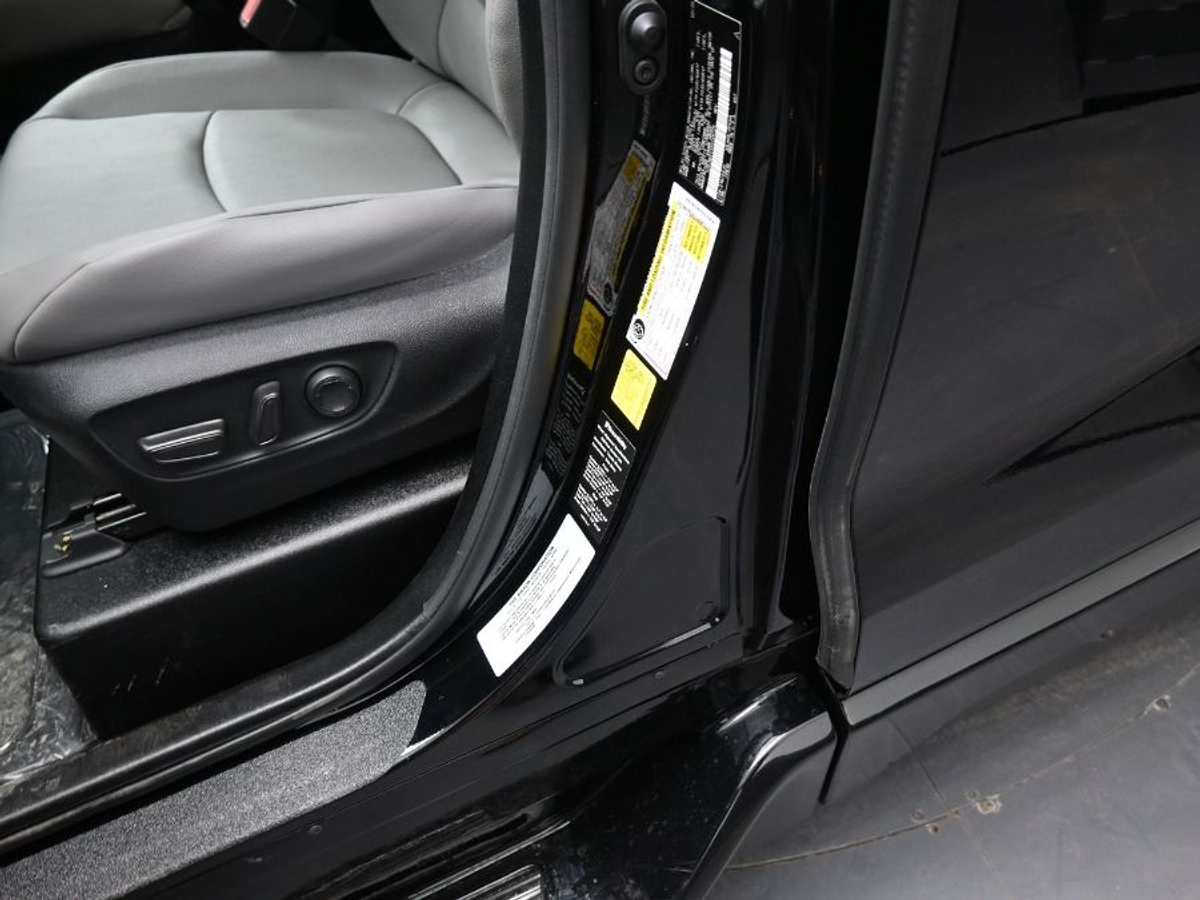 Black Toyota Sienna image number 16