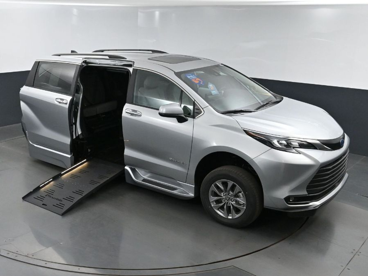 2025 TOYOTA SIENNA - Image 23