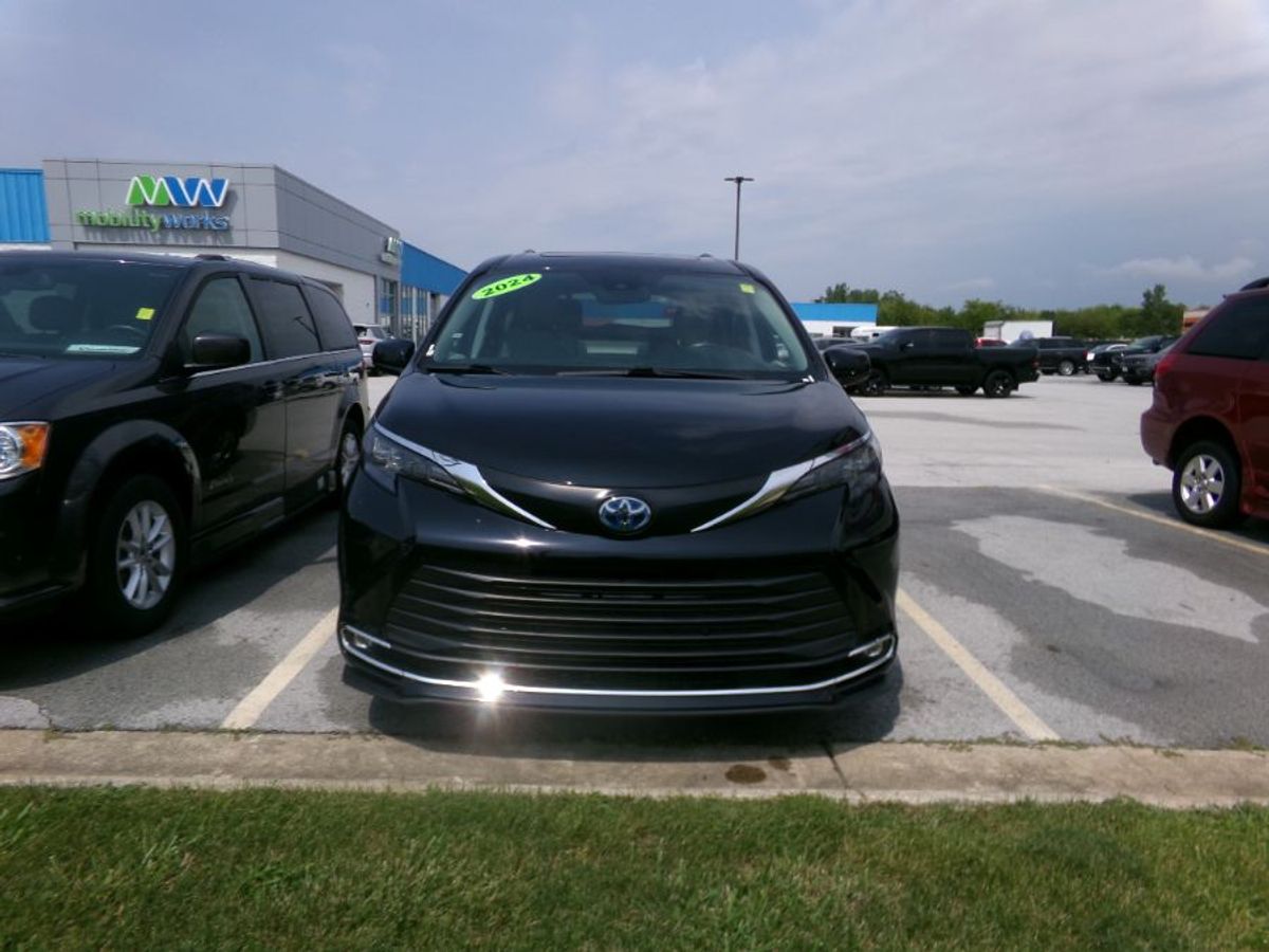 2024 TOYOTA SIENNA - Image 1