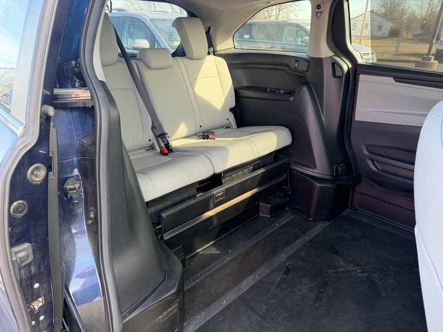 Used 2022 Honda Odyssey EX-L - BraunAbility Side Entry Entry In Floor Automatic Ramp