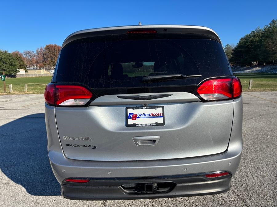 Used 2020 Chrysler Pacifica Touring L - BraunAbility Side Entry Entry In Floor Automatic Ramp