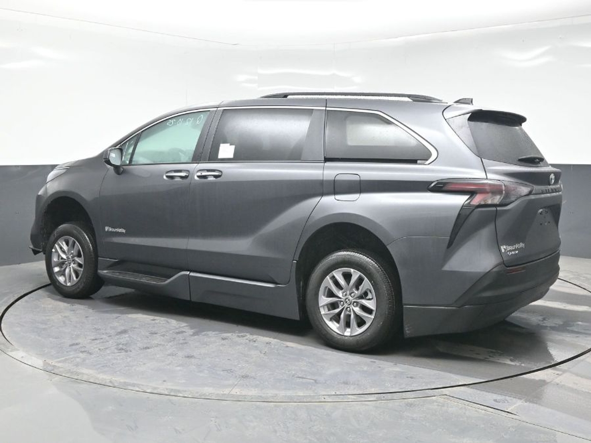 2025 TOYOTA SIENNA - Image 4