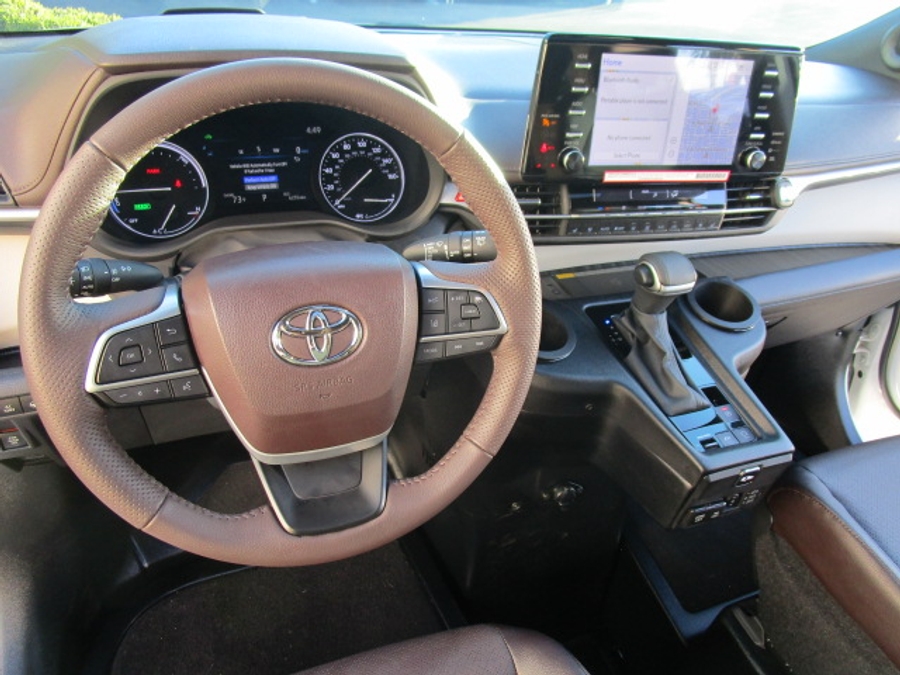 Used 2024 Toyota Sienna Hybrid Platinum - BraunAbility Side Entry Entry Fold Out Automatic Ramp